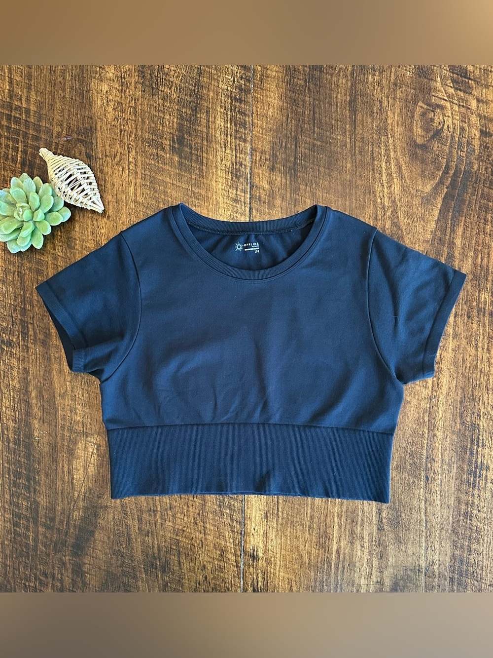 Offline by aerie | Black Sidewalk Seamless Cropped T-Shirt Top, Size L